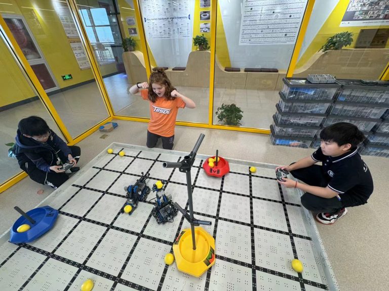 VEX Program:Children’s Dream WorkshopVEX机器人课程|孩子们的梦想工坊